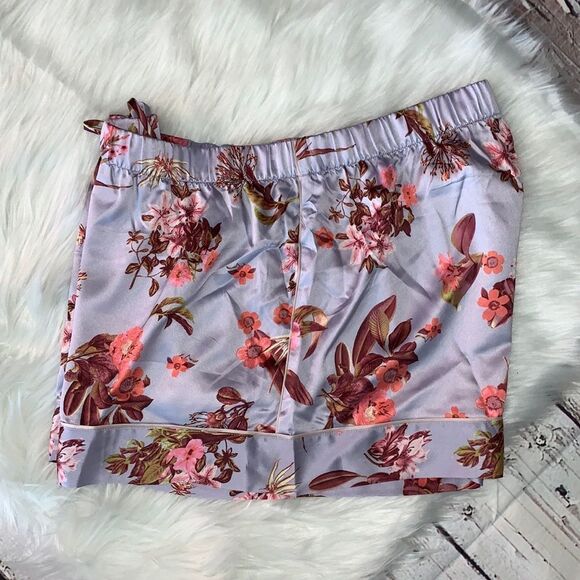 VICTORIA'S SECRET
Satin Short Pajama’s Set - Picture 14 of 16